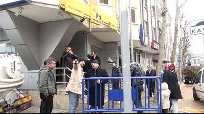 Avcılar'da silahlı, ameliyt maskeli PTT soygunu