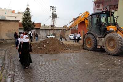 Cizre'de mahallelere kazılan 184 hendek kapatıldı(2)