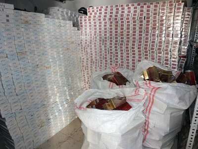 Harran'da kamyon kasasında 54 bin paket kaçak sigara