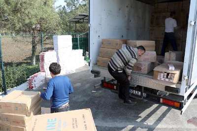 Kivi yüklü kamyonda 152 bin paket kaçak sigara