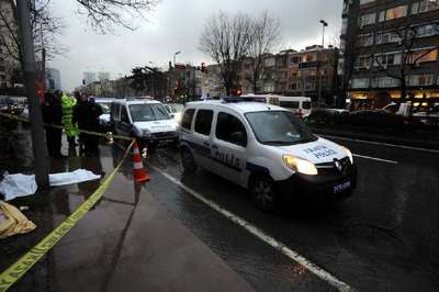 Trafik ışıklarının 25 metre aşağısında can verdi