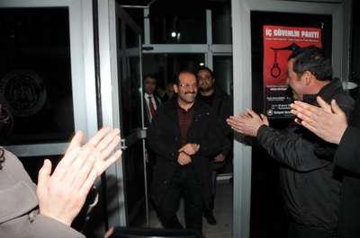 Eskişehir'de 'Usulsüz dinleme' operasyonunda gözaltına alınan 20 polis adliyeye sevk edildi (2)
