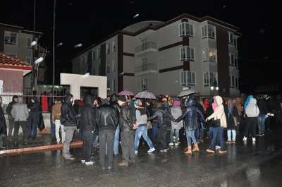 Öğrenciler, yurt yolundaki tacizi yürüyüşle protesto etti