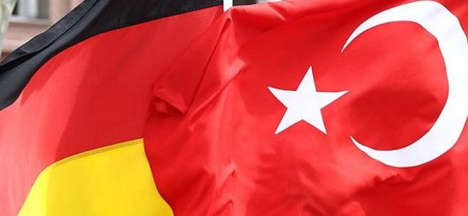Almanya'da Türk derneğine molotoflu saldırı
