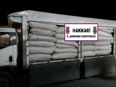 Yüksekova'da 3 ton 348 kilo kaçak çay ele geçirildi.