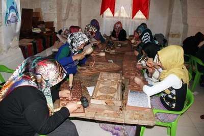 Şanlıurfa’da kadınlardan ahşap oymacılık kursuna ilgi
