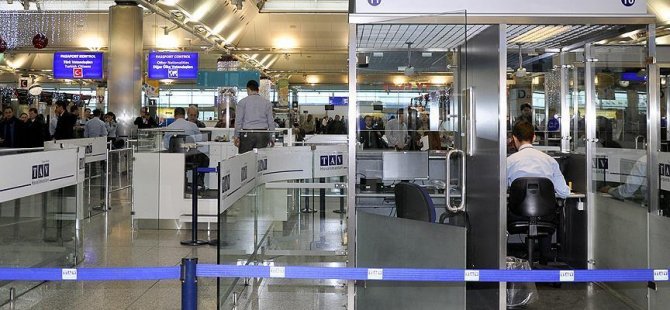 Gazetecilere yurt dışına çıkışta 'evrak şartı'