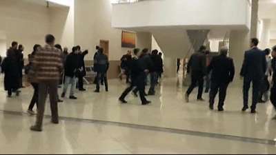 Gülsuyu davasında adliye koridorları karıştı, polis biber gazıyla müdahale etti