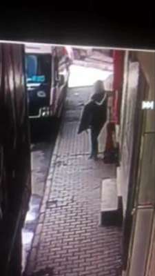 Esenler'de hırsızlık anları kamerada