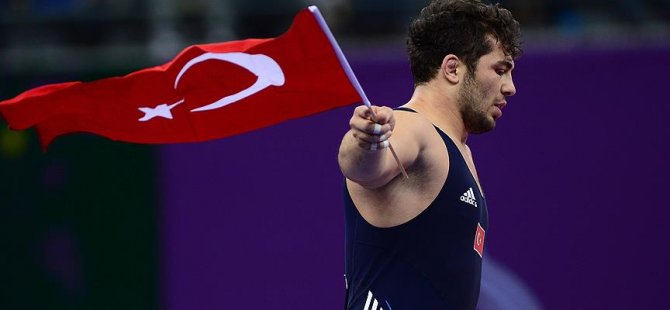 Türkiye'nin üçüncü madalyası Cenk İldem'den