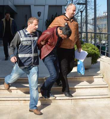 Dolandırıcıya altın dolu poşeti kendi elleriyle böyle verdi