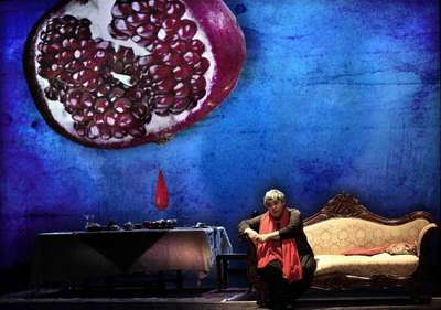 (Özel Haber) Elif Şafak’ın “Baba ve Piç” romanı İtalya’da tiyatro oyunu oldu