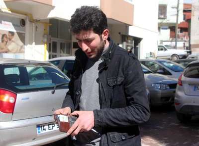 Öğrenciler sayesinde kaybettiği cüzdanını buldu