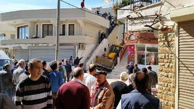 Yıkım çalışması sırasında iki katlı bina çöktü: 1 ölü, 5 yaralı