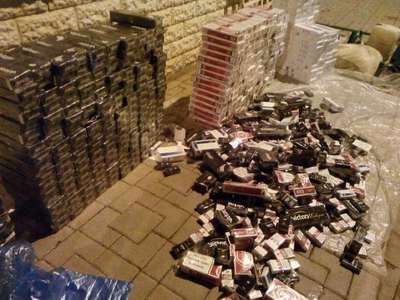 Kamyonda 250 bin paket kaçak sigara ele geçirildi