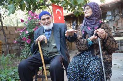 80 yıllık eşini kaybeden 103 yaşındaki Hamit dede, yalnız kaldı