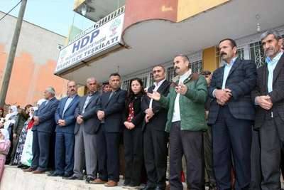 HDP İlçe Başkanı'ndan kimlik sorun polislere suç duyurusu
