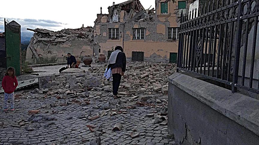 İtalya'da 6.2 şiddetinde deprem