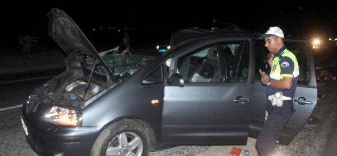 Gurbetçi ailenin otomobili kamyona çarptı: 1 bebek öldü