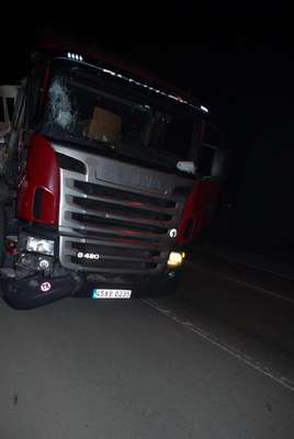 TIR, otomobil ve minibüse çarptı: 1 yaralı