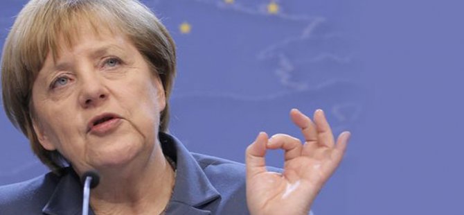 Merkel: Türk toplumu derinden bölündü