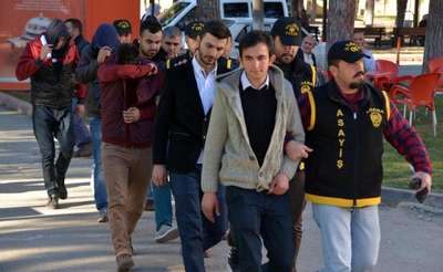 10 kişi liseli kızı tehdit ederek bir yıl ilişkiye girmiş