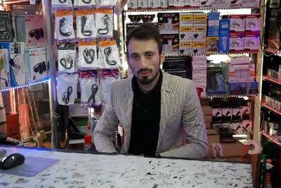 Tabletine oyun yükletirken, bağış kutusunu çaldı