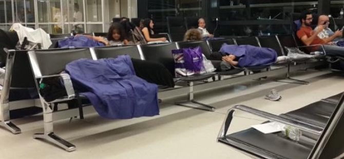 Viyana Havalimanı'nda Türk yolcular mahsur bırakıldı