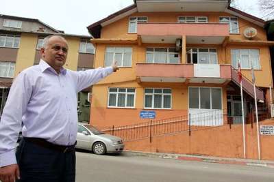 Bilgisayarları çalınan sağlık merkezine, 'kapalıyız' yazısı