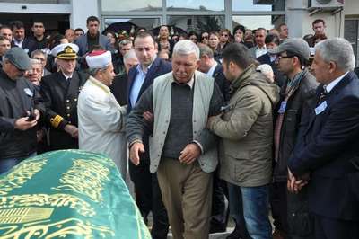 Yıkımda göçük altında kalan belediye işçisi toprağa verildi