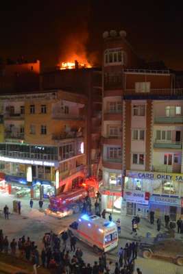 Hakkari'de korkutan yangın
