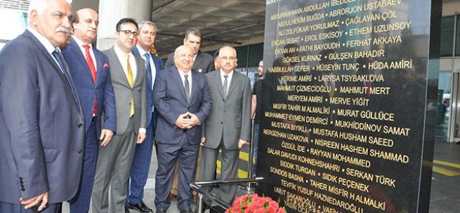 Atatürk Havalimanı'nda hayatlarını kaybedenler için anıt
