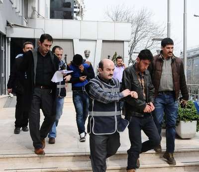 Dolandırıcıları, zabıtalara yazdığı not ile yakalattı