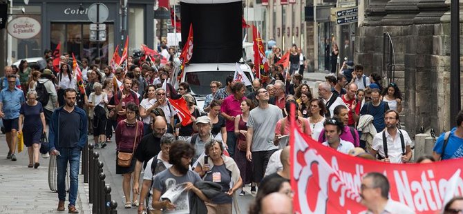 Fransa'da öğretmenler greve gitti
