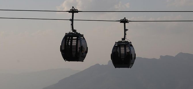Teleferik hattında 110 kişi mahsur kaldı