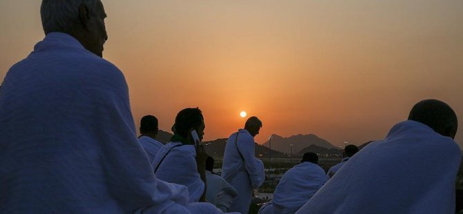 Türk hacı adayları Arafat'ta