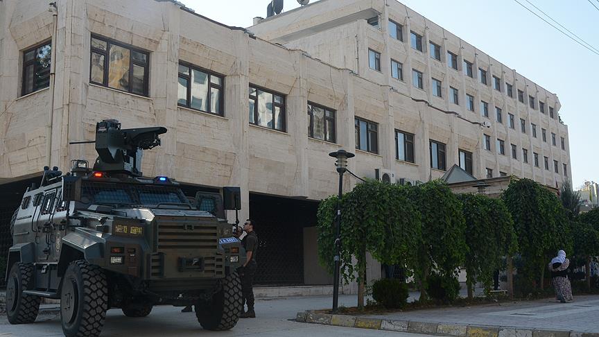 28 belediye başkanı görevden alındı