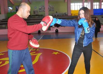 Sivaslı kadınlara kick boks kursu