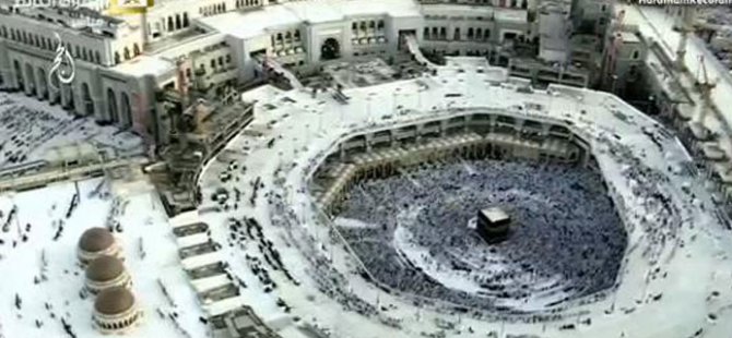 Kurban Bayramı namazı için Kabe'de yüzbinler saf tuttu