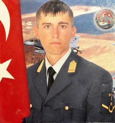 Çiğli Ana Jet komutanlığında yüksekten düşen astsubay şehit oldu (2)