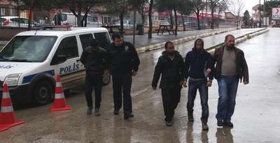 Batı Trakyalı kadının çantasını gasp eden 3 zanlı tutuklandı