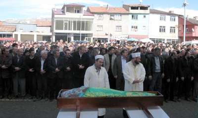 Finlandiya’da pizzacı saldırısında ölen Kübray Göneç, Kelkit'te toprağa verildi