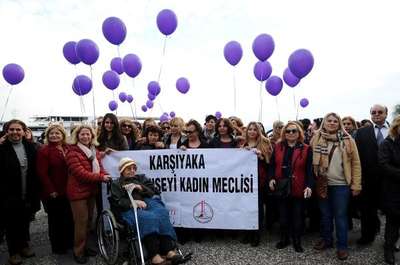 Karşıyaka'da 8 bin kadın türkü söyledi