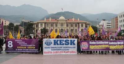 Manisa'da kadınlar şiddete karşı yürüdü