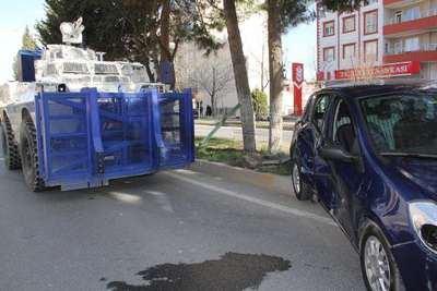 Adıyaman’da otomobil panzere çarptı