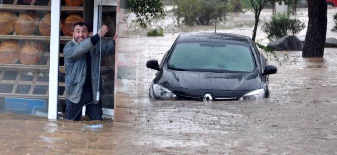 İlçe sele teslim oldu: 2 ölü