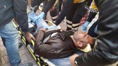 Bıçaklandı, sigara içerek ambulans bekledi