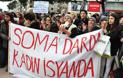 Somalı kadınlardan baretli yürüyüş