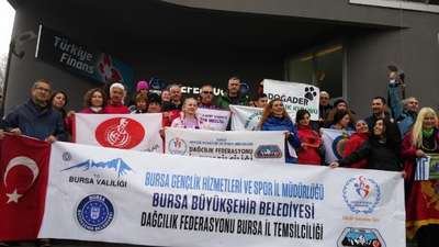 Uludağ’ın zirvesine tırmanarak kadına şiddeti protesto ettiler