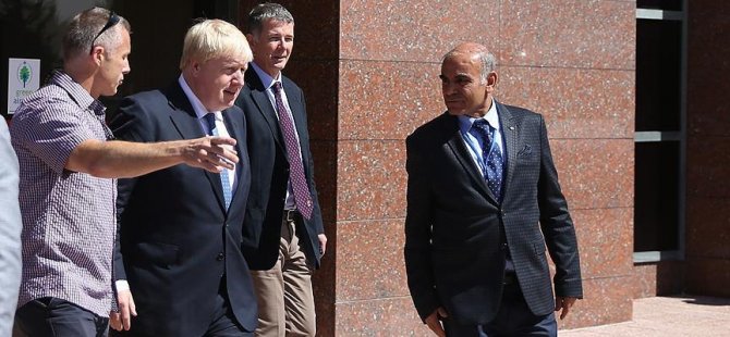 Erdoğan'a hakaret yarışmasının birincisi Johnson Türkiye'de